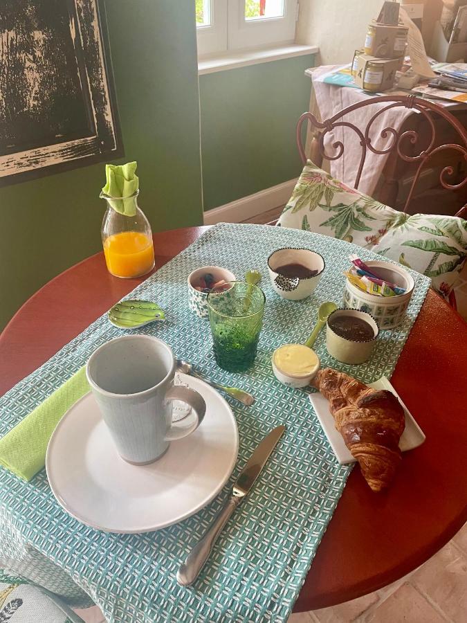 Le P'Tit Nid De Gabriel Bed & Breakfast Les Touches-de-Perigny Bagian luar foto