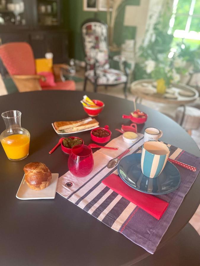 Le P'Tit Nid De Gabriel Bed & Breakfast Les Touches-de-Perigny Bagian luar foto