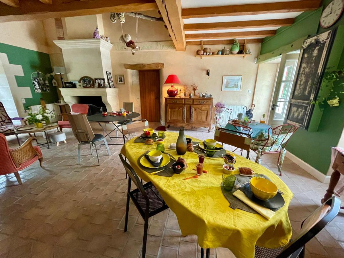 Le P'Tit Nid De Gabriel Bed & Breakfast Les Touches-de-Perigny Bagian luar foto
