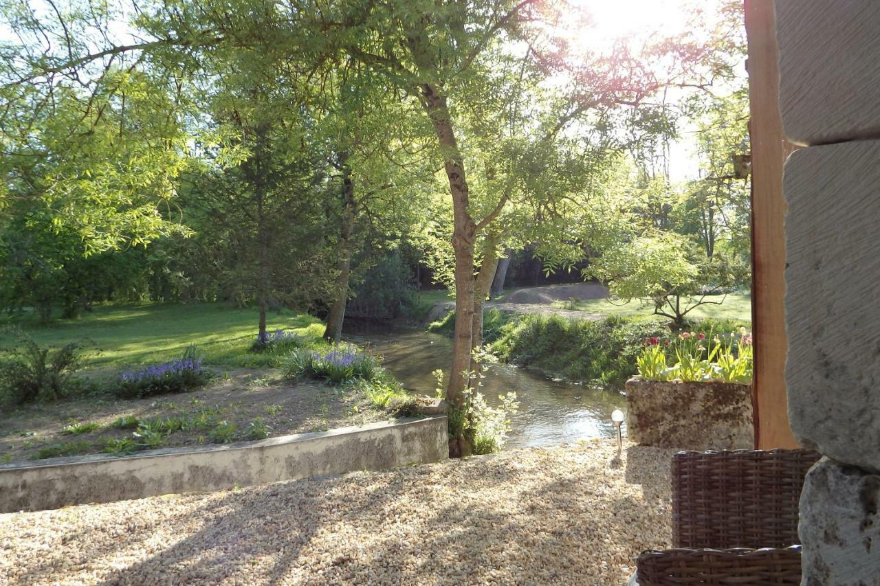 Le P'Tit Nid De Gabriel Bed & Breakfast Les Touches-de-Perigny Bagian luar foto
